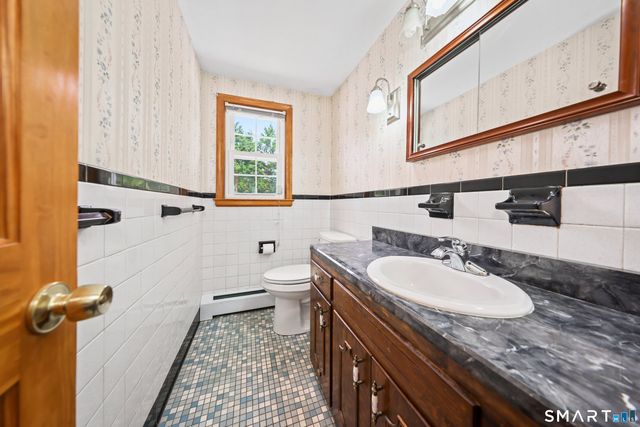 32 Loveland Lane, Bristol, CT 06010