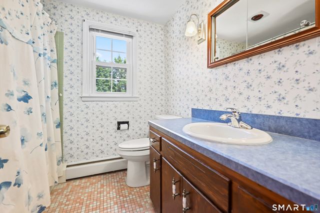 32 Loveland Lane, Bristol, CT 06010