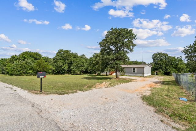 139 Cedar Drive, Azle, TX 76020