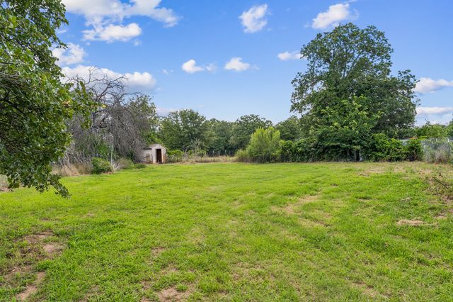 139 Cedar Drive, Azle, TX 76020