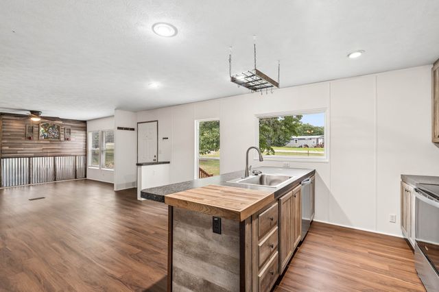 139 Cedar Drive, Azle, TX 76020