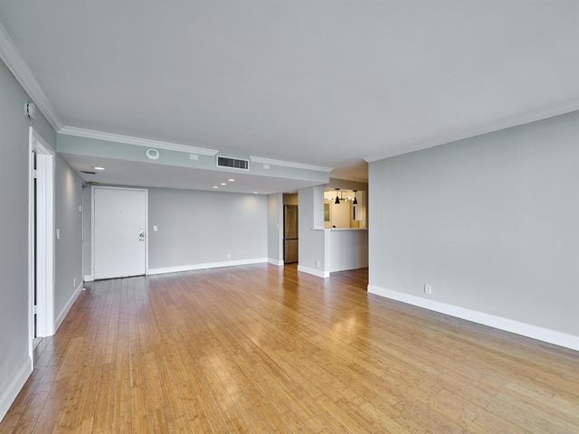 2425 Presidential Way 1405, West Palm Beach, FL 33401