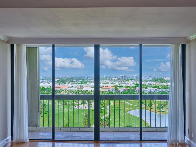 2425 Presidential Way 1405, West Palm Beach, FL 33401