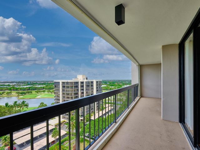 2425 Presidential Way 1405, West Palm Beach, FL 33401