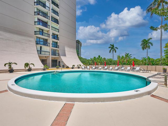 2425 Presidential Way 1405, West Palm Beach, FL 33401