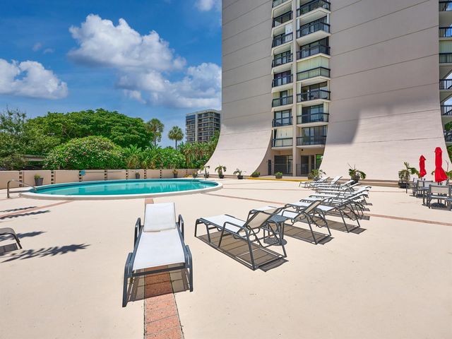 2425 Presidential Way 1405, West Palm Beach, FL 33401