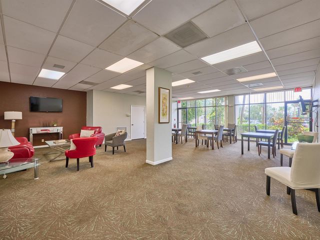 2425 Presidential Way 1405, West Palm Beach, FL 33401