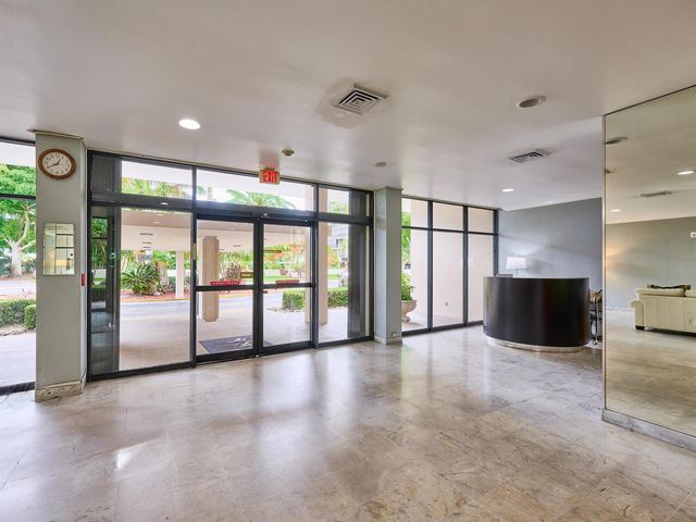 2425 Presidential Way 1405, West Palm Beach, FL 33401