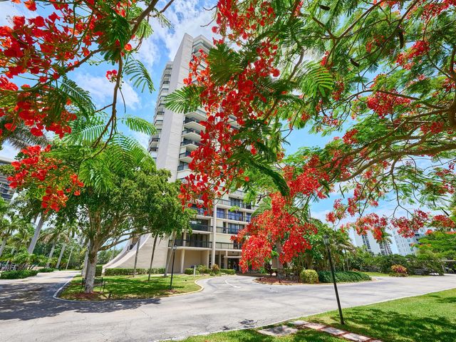 2425 Presidential Way 1405, West Palm Beach, FL 33401