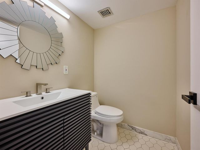 2425 Presidential Way 1405, West Palm Beach, FL 33401