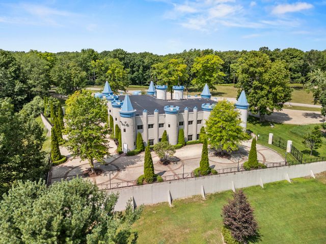 9348 Center Lane, Canadian Lakes, MI 49346