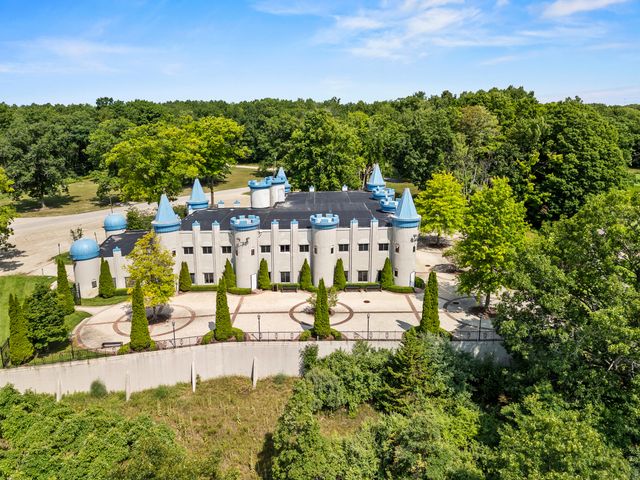 9348 Center Lane, Canadian Lakes, MI 49346