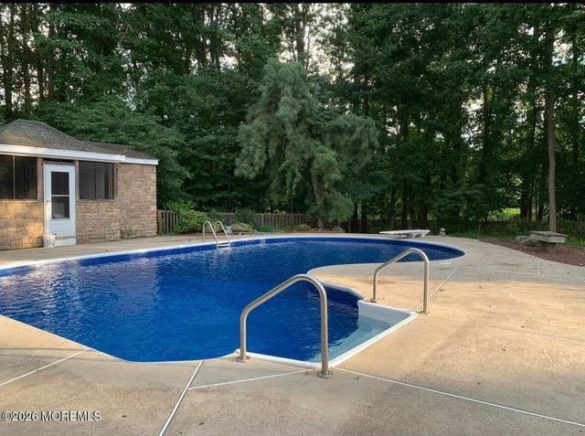 20 Princeton Drive, Manalapan, NJ 07726