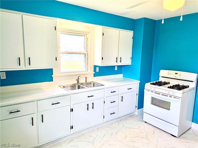 664 Tenney Avenue, Campbell, OH 44405
