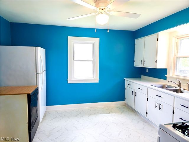 664 Tenney Avenue, Campbell, OH 44405
