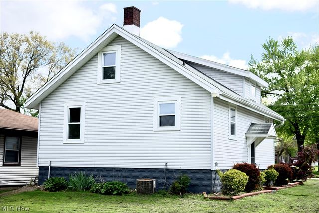 664 Tenney Avenue, Campbell, OH 44405