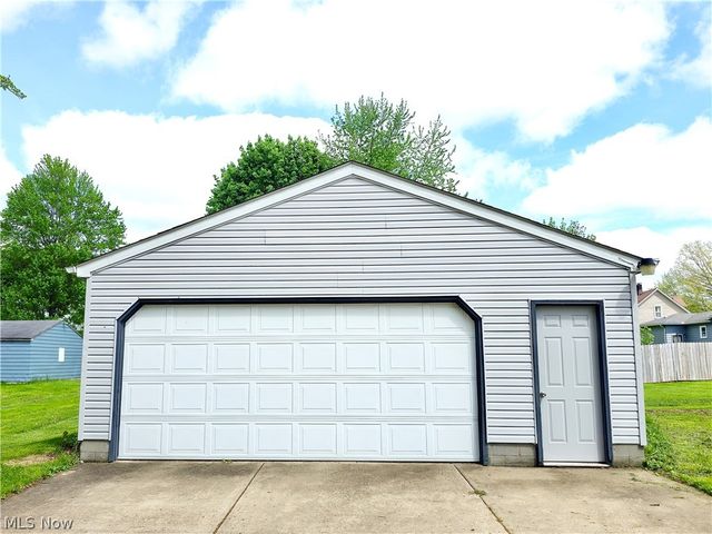 664 Tenney Avenue, Campbell, OH 44405