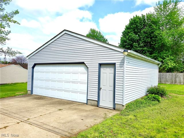 664 Tenney Avenue, Campbell, OH 44405