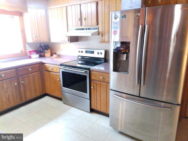 8135 COVERED BRIDGE RD, Quakertown, PA 18951