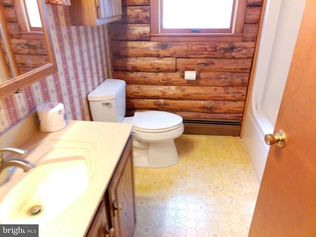 8135 COVERED BRIDGE RD, Quakertown, PA 18951