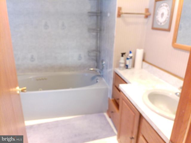 8135 COVERED BRIDGE RD, Quakertown, PA 18951