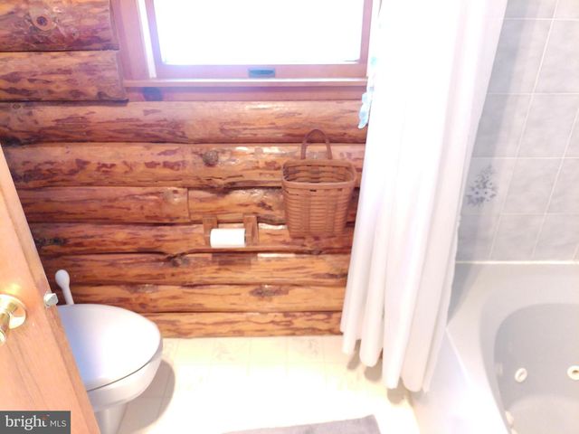 8135 COVERED BRIDGE RD, Quakertown, PA 18951