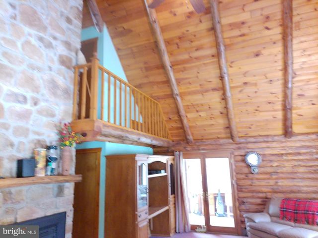 8135 COVERED BRIDGE RD, Quakertown, PA 18951