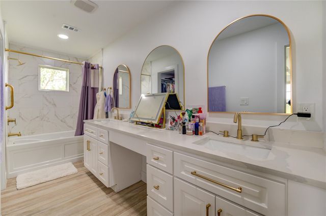8204 S Humble Camp Road, Dickinson, TX 77539