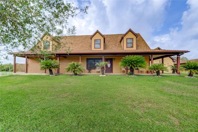 8204 S Humble Camp Road, Dickinson, TX 77539