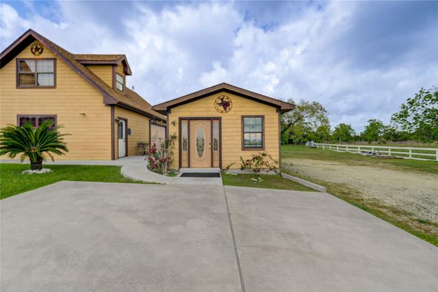 8204 S Humble Camp Road, Dickinson, TX 77539