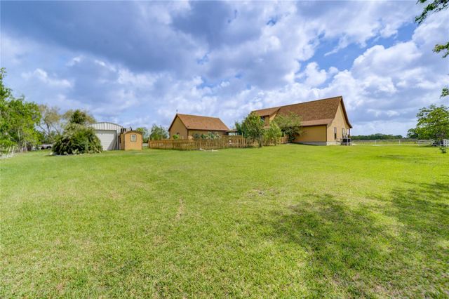 8204 S Humble Camp Road, Dickinson, TX 77539