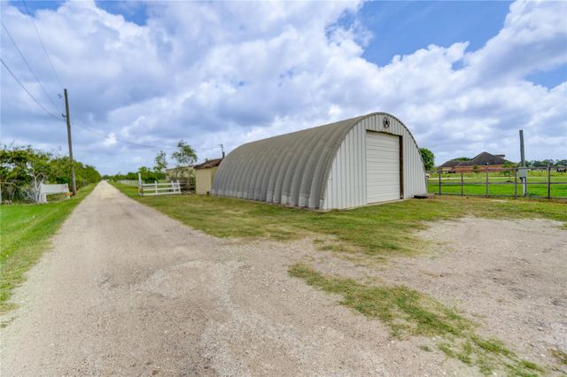 8204 S Humble Camp Road, Dickinson, TX 77539