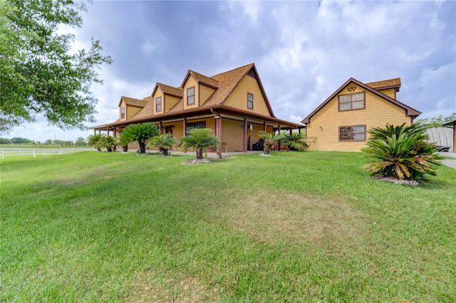 8204 S Humble Camp Road, Dickinson, TX 77539