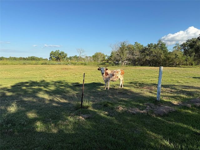 8204 S Humble Camp Road, Dickinson, TX 77539