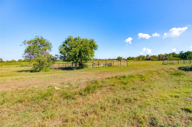 8204 S Humble Camp Road, Dickinson, TX 77539