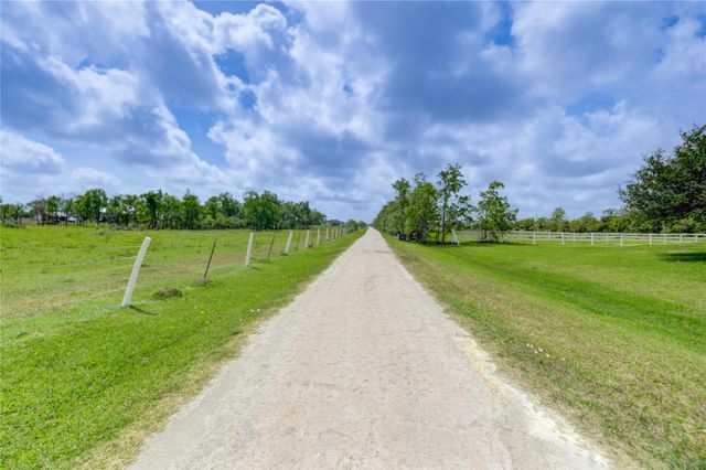 8204 S Humble Camp Road, Dickinson, TX 77539