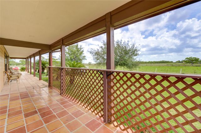 8204 S Humble Camp Road, Dickinson, TX 77539