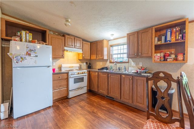 2195 James Street SE, New Philadelphia, OH 44663