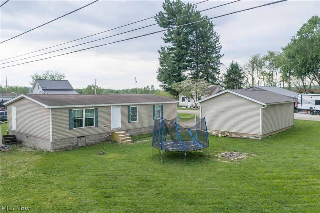 2195 James Street SE, New Philadelphia, OH 44663