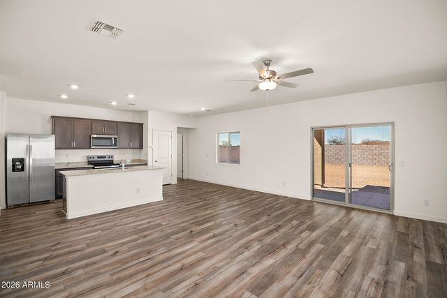 633 W RED HAWK Court, Casa Grande, AZ 85122