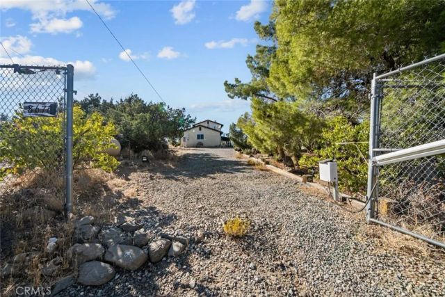 8676 Sky Line Drive, Pinon Hills, CA 92372