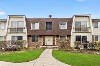 3026 Roberts Drive 7, Woodridge, IL 60517
