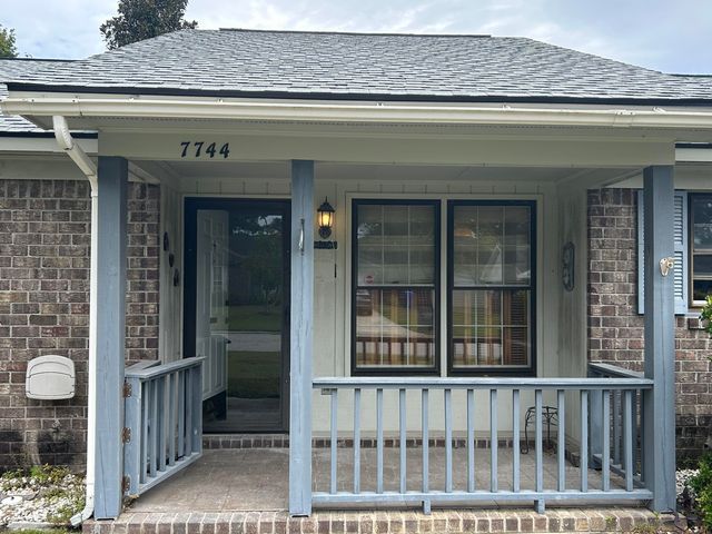 7744 Rosin Drive, North Charleston, SC 29418