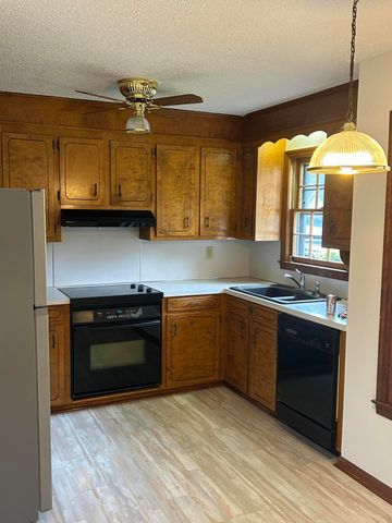 7744 Rosin Drive, North Charleston, SC 29418