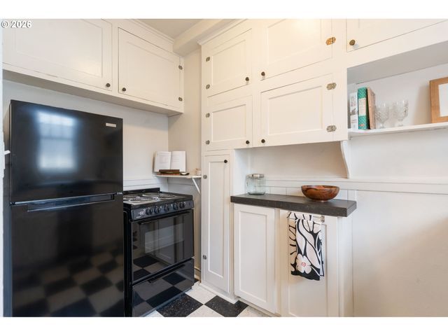 1811 Nw COUCH St 407, Portland, OR 97209