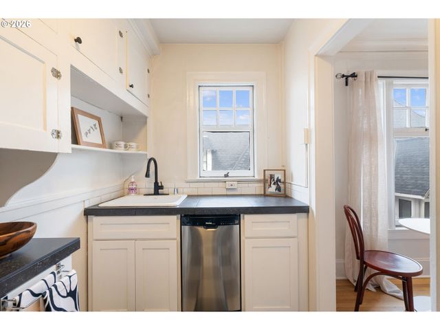 1811 Nw COUCH St 407, Portland, OR 97209