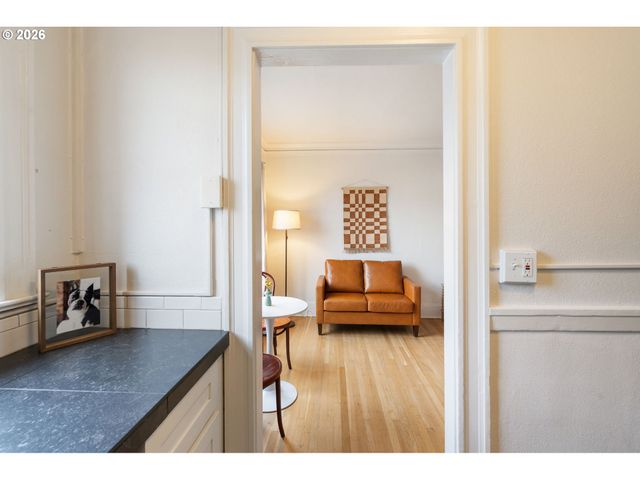 1811 Nw COUCH St 407, Portland, OR 97209