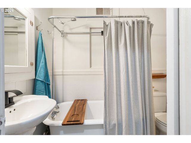 1811 Nw COUCH St 407, Portland, OR 97209
