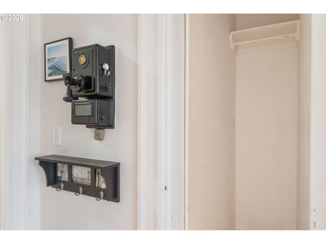 1811 Nw COUCH St 407, Portland, OR 97209
