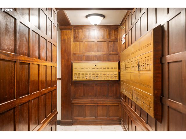 1811 Nw COUCH St 407, Portland, OR 97209